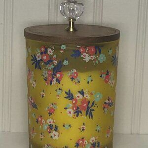 Pioneer Woman Frosted Glass Candle Wild Jasmine & Daisy 2Wick 15oz Floral Yellow
